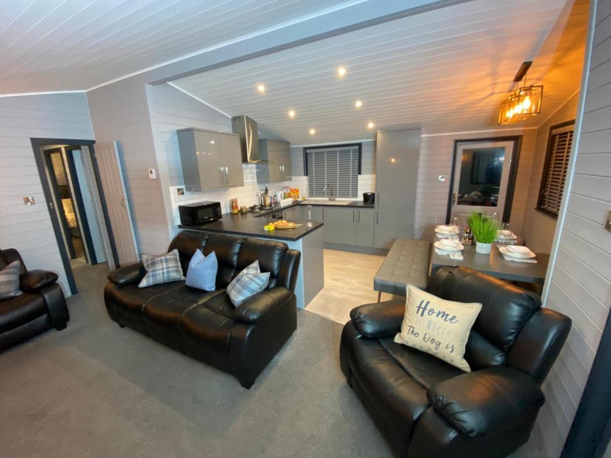 L09 - The Snowdon With Hot Tub Holiday home *